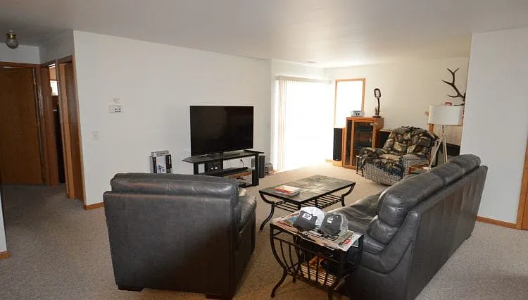 273 Meadowside Dr — Photo 4