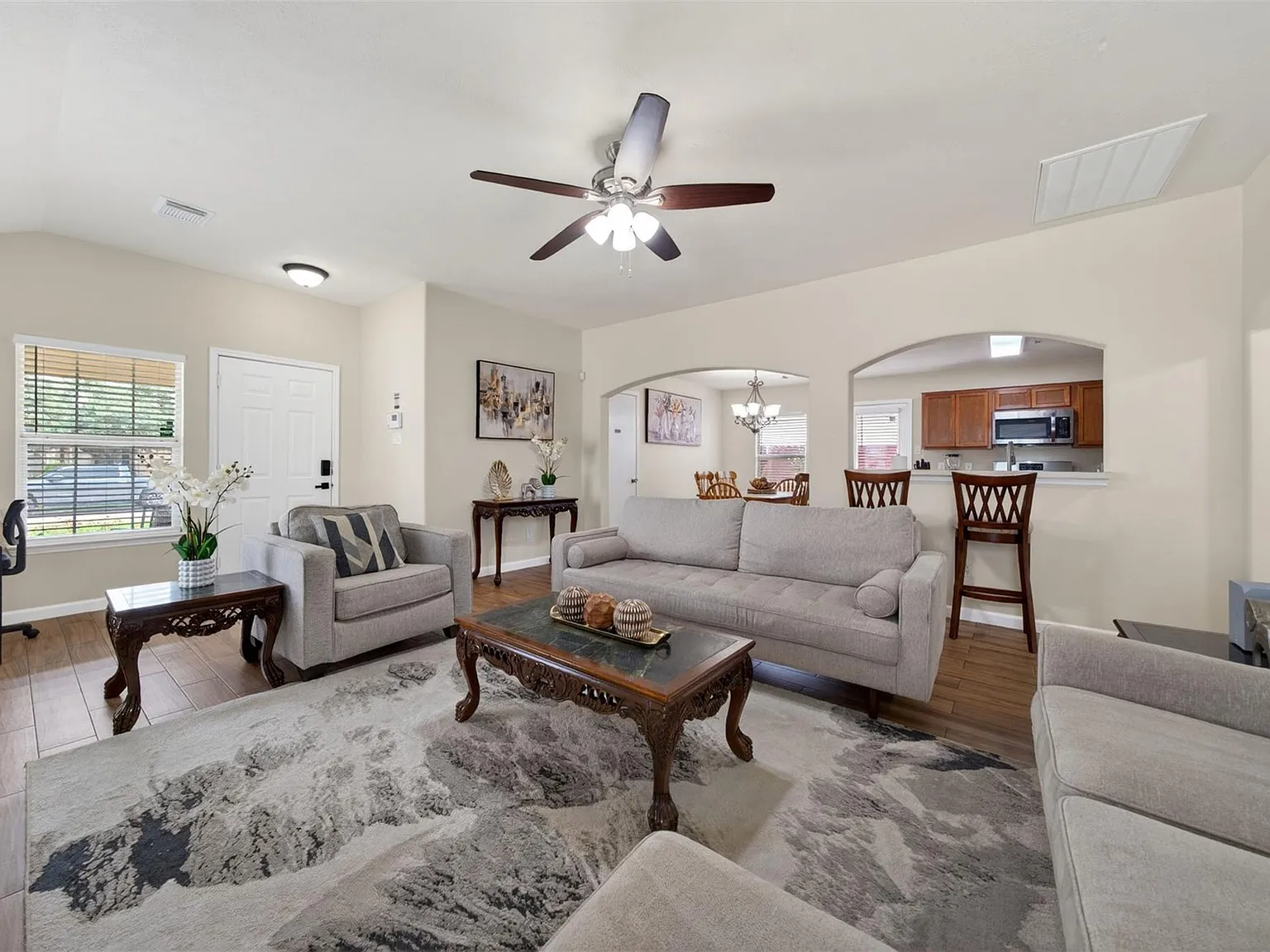 4 bed, 2.0 bath, 1457 sqft, $2,500 — Photo 3