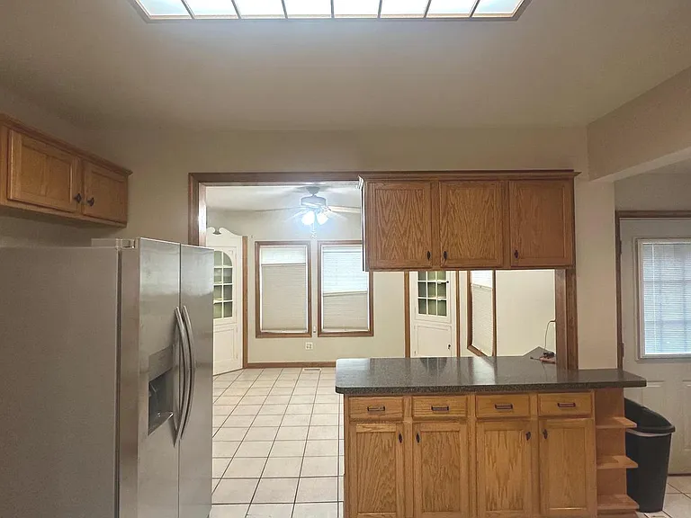 700 Schiller Ave — Photo 5