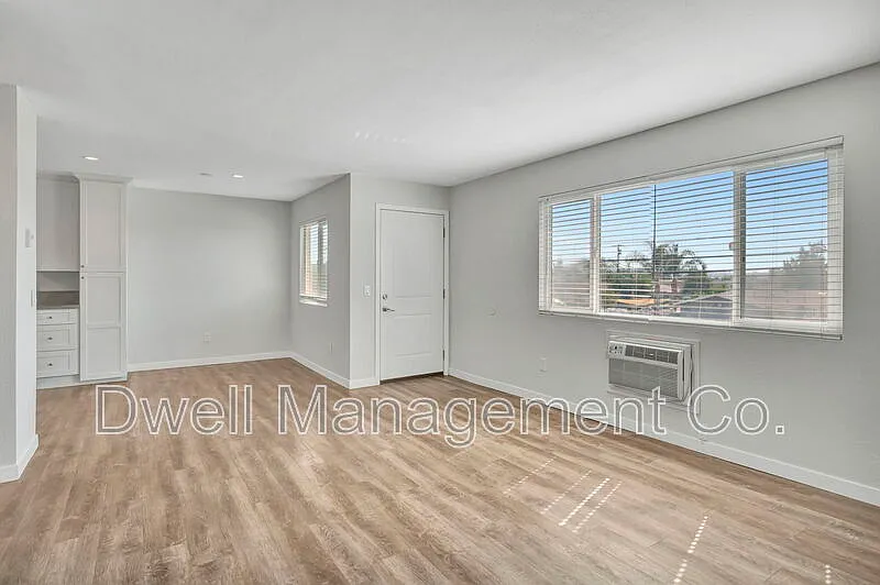 3 bed, 1.0 bath, 975 sqft, $2,450 — Photo 2