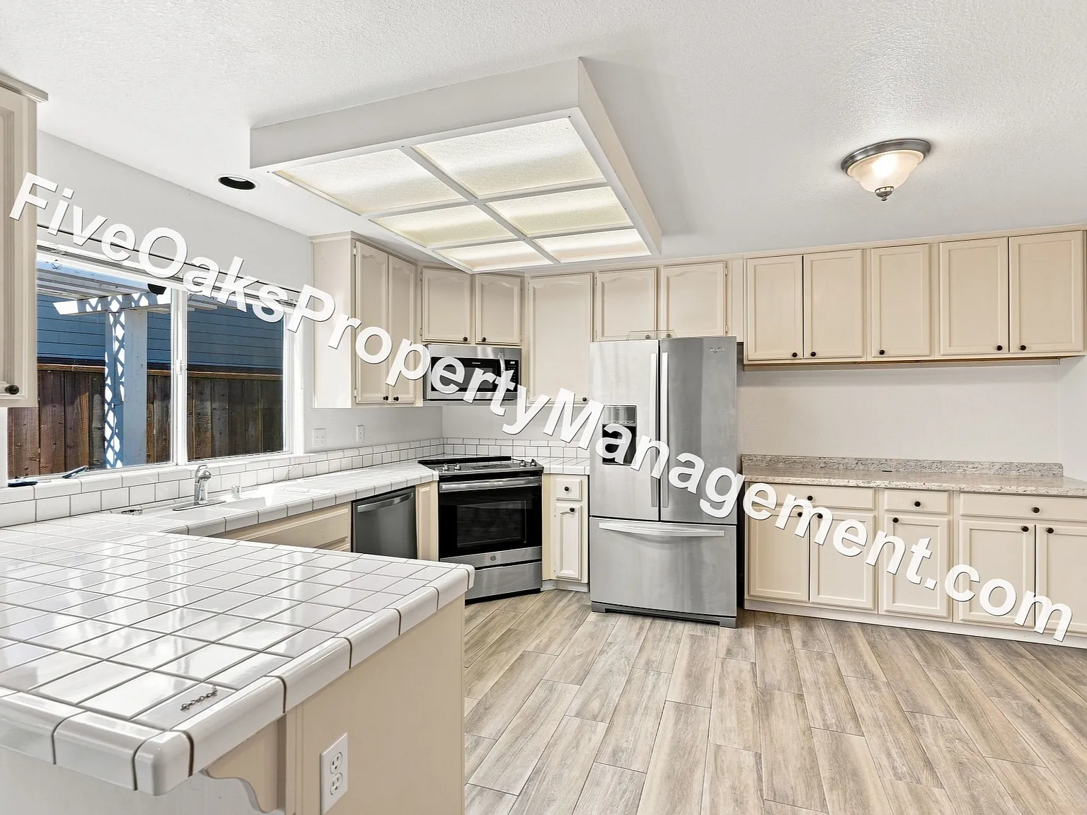 3 bed, 1341 sqft, $2,550 — Photo 3