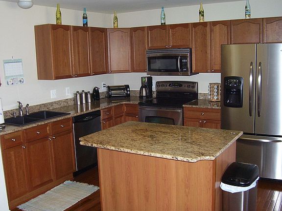 3rd image of 887 Monet Dr