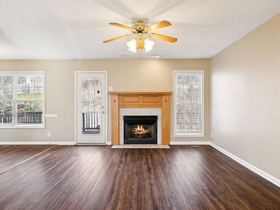 4th image of 1043 Hedge Apple Dr