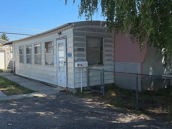 4th image of 2031 Grand Ave