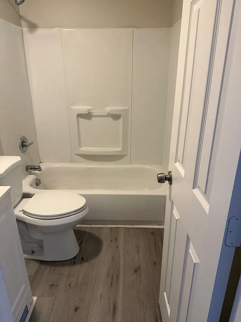 2 bedroom 1.5 bathroom townhouse — Photo 2