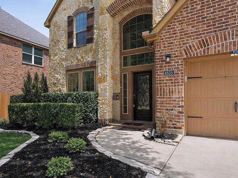 6535 Arroyo Springs Ln — Photo 3