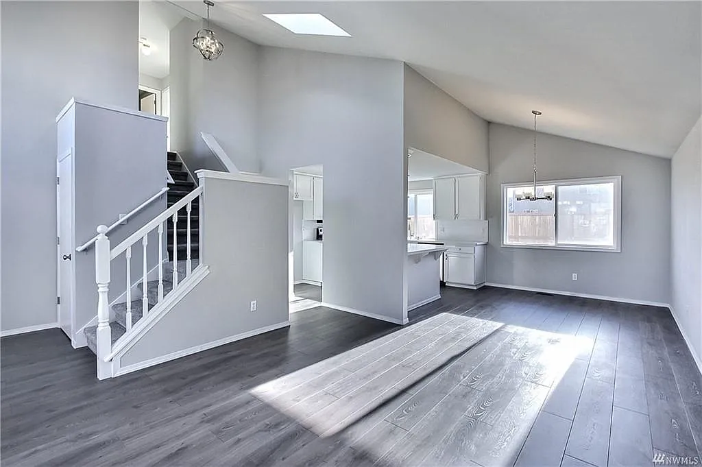 3 bed, 2.5 bath, 1618 sqft, $2,595 — Photo 3