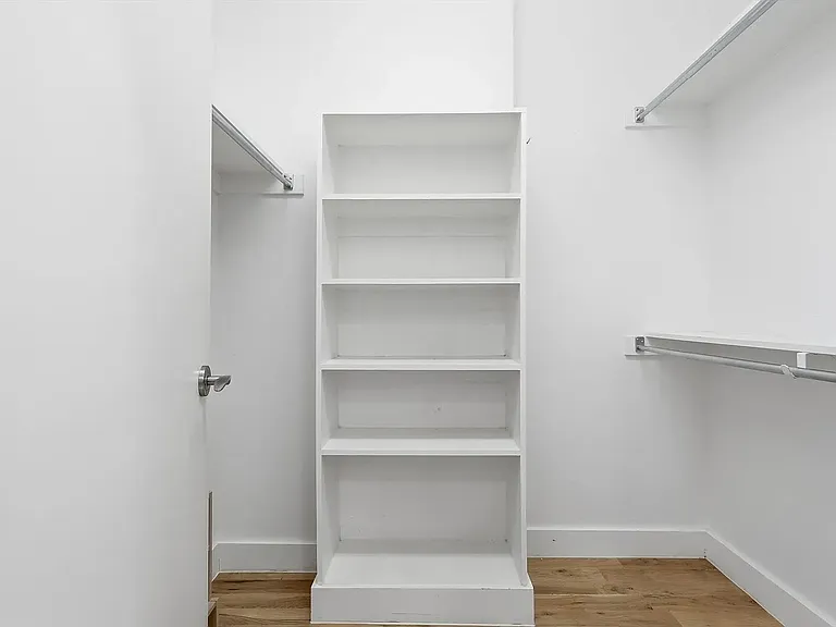 3930 Bowser Ave #10 — Photo 31