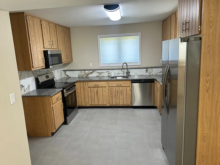1067 Best Rd — Photo 15