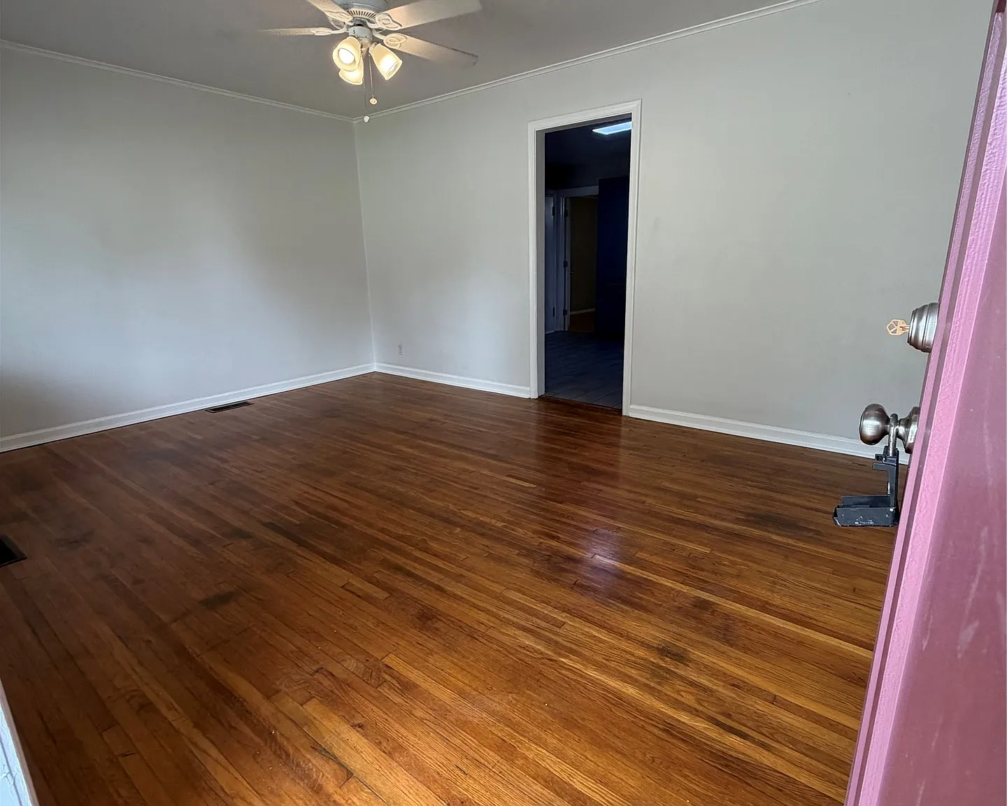 4 bed, 2.0 bath, 1296 sqft, $1,500 — Photo 2