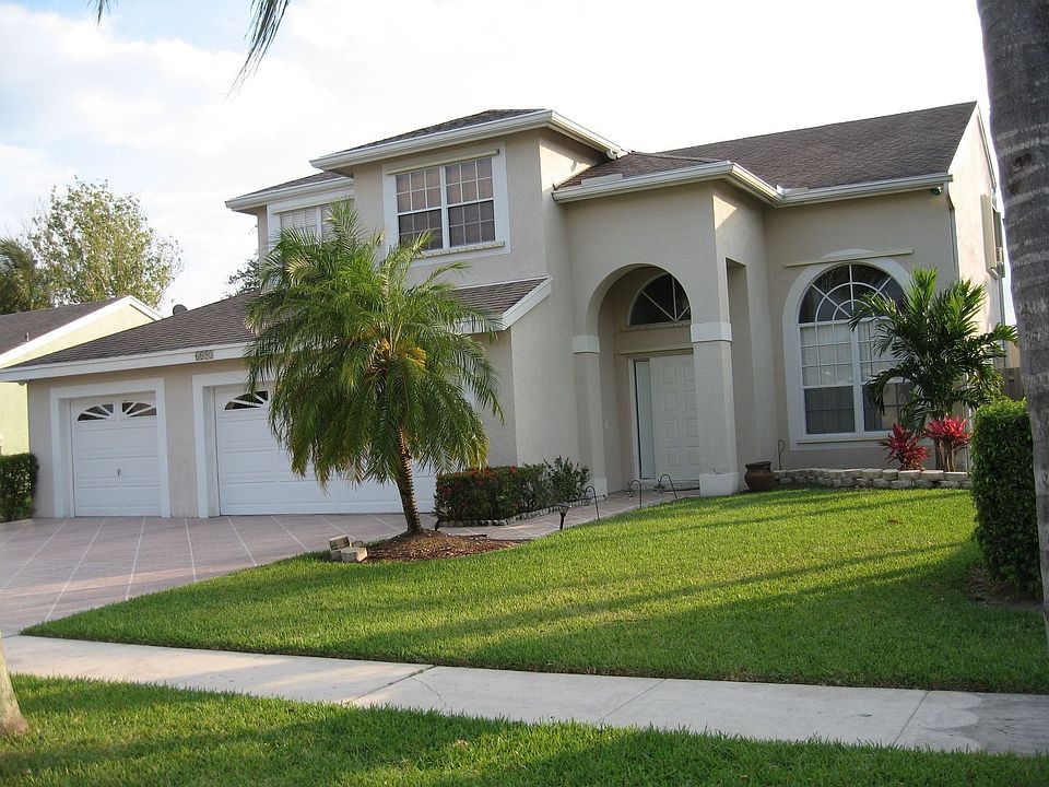 4 Bed, 2 1/2 Bath, 3 Car Garage