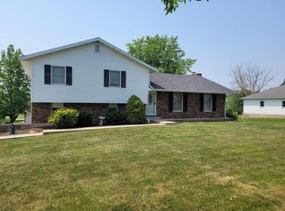 1322 E Briggs Dr, Macon, MO 63552