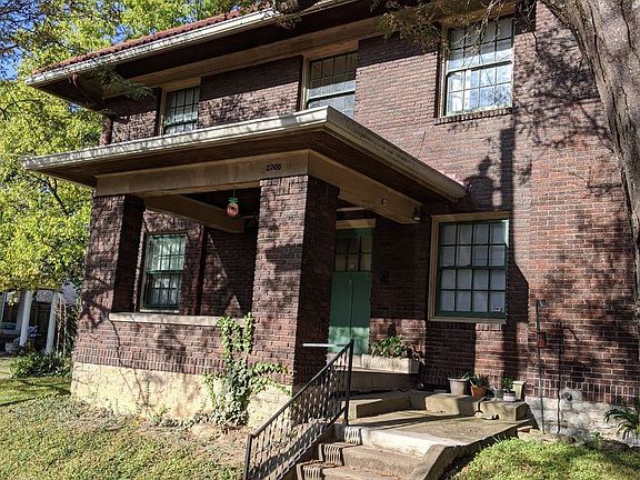 4th image of 131 Wallace Ave #2