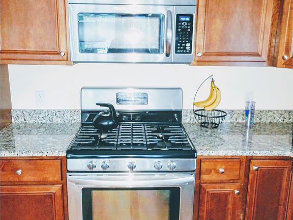 3rd image of 19 Williamsburg Way