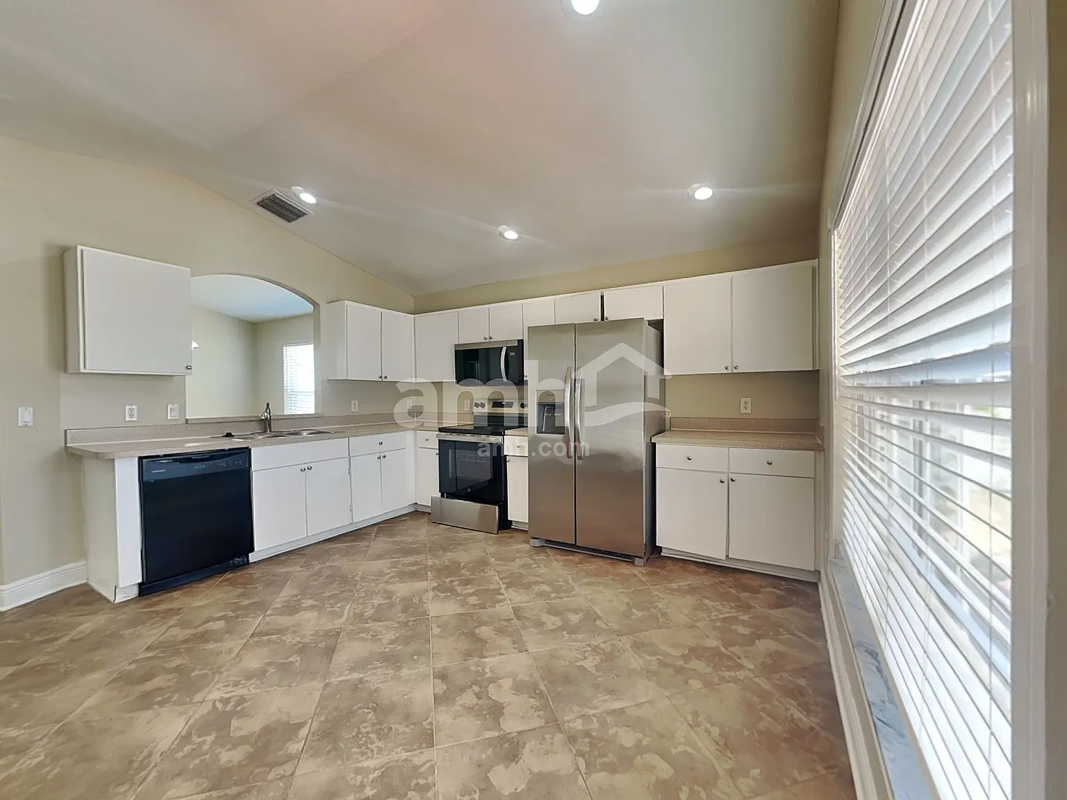 3 bed, 2.0 bath, 1729 sqft, $2,495 — Photo 3