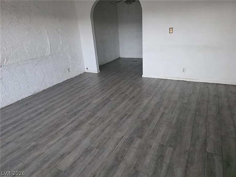 595 S Royal Crest Cir #18 — Photo 4