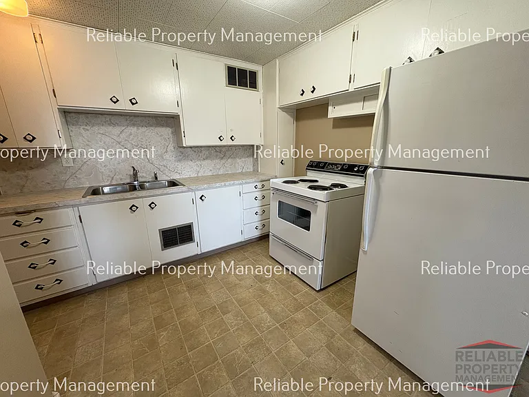 978 I St #978 — Photo 3