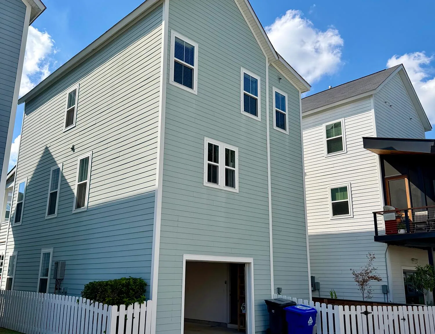 3 bed, 2.5 bath, 2221 sqft, $3,250 — Photo 4