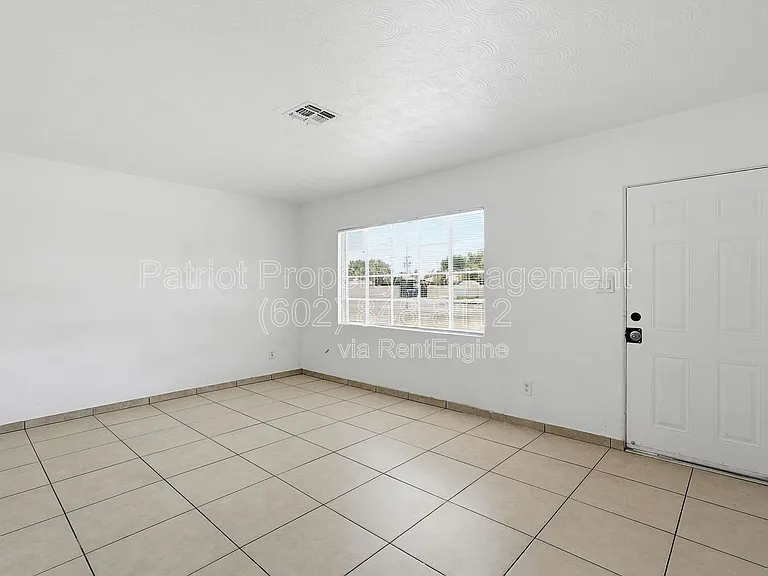6701 N 33rd Ave — Photo 3