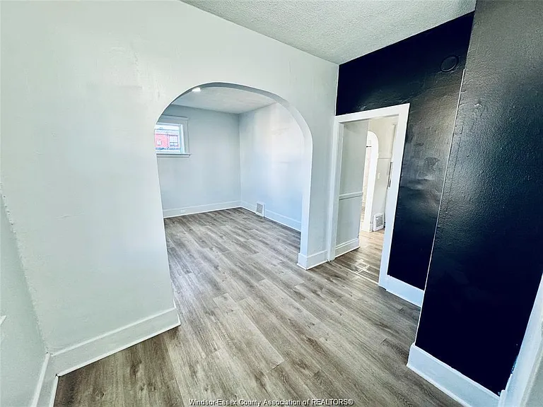 531 Langlois Ave — Photo 5