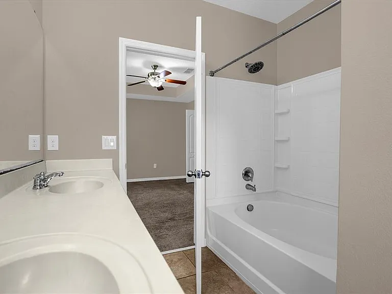 2144 Betsy Ross Ln — Photo 21