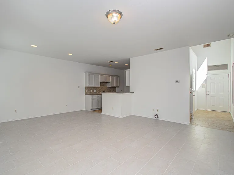 743 Hallsleigh Ln — Photo 12