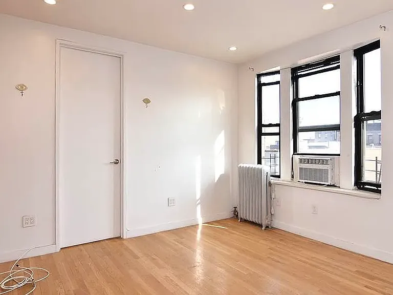 570 W 182nd St #2C — Photo 1