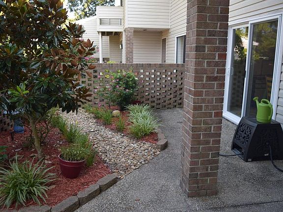 5th image of 103 Bay Ct #103