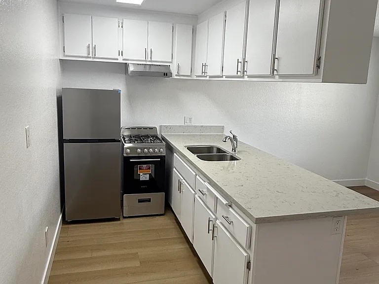 1704 W 251st St #15 — Photo 3