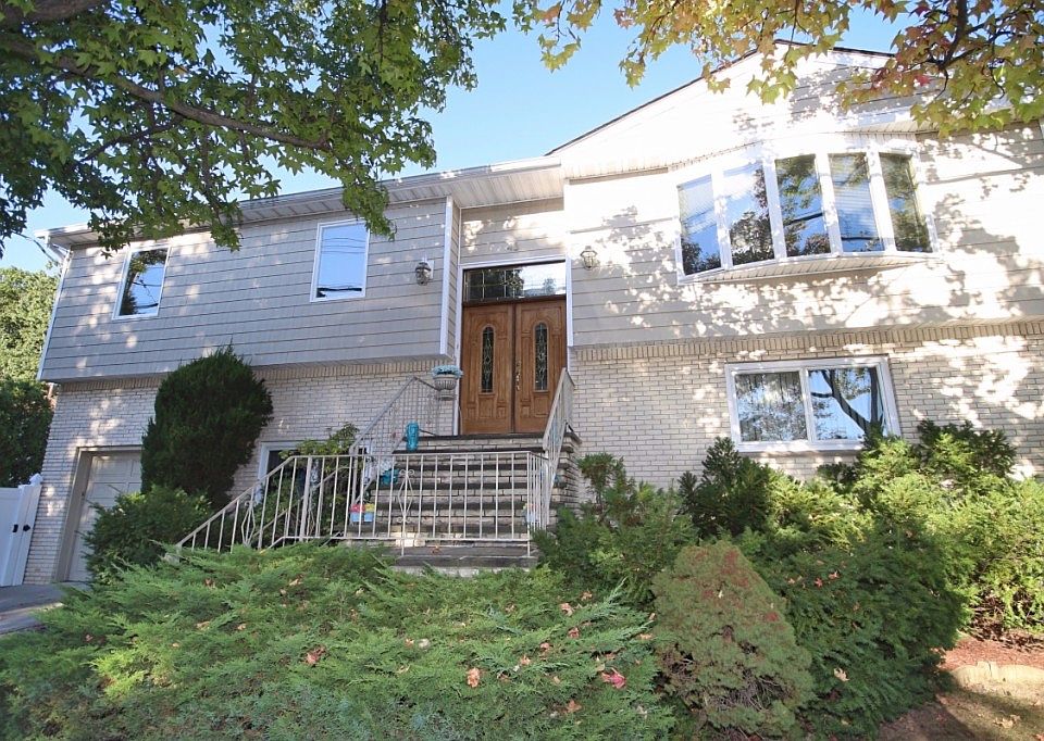 1st image of 403 Oakdale St