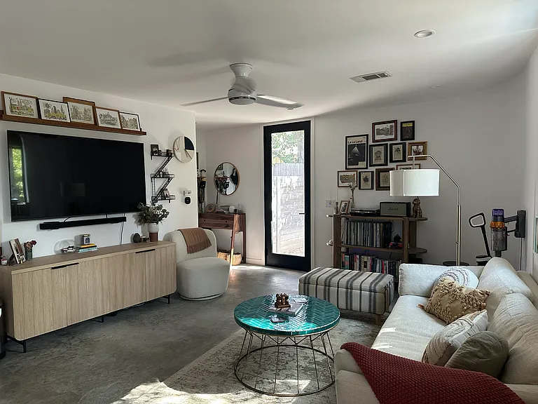 2403 Wilson St — Photo 42