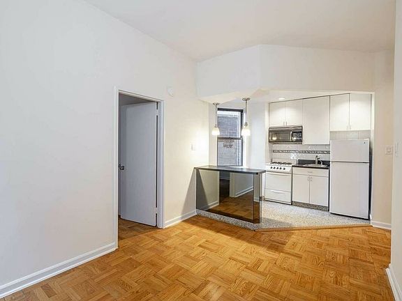 4th image of 65 Downing St APT 1A