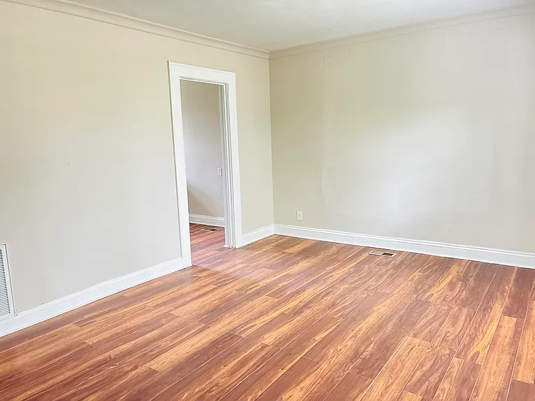 606 S Ellis St — Photo 7