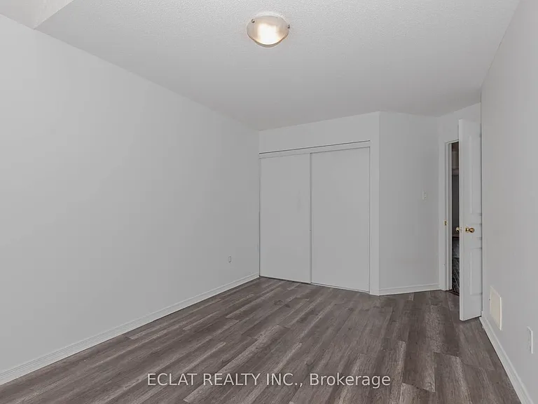 2 Lancaster Ct — Photo 33