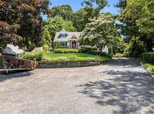 40 Prospect Rd, Centerport, NY 11721