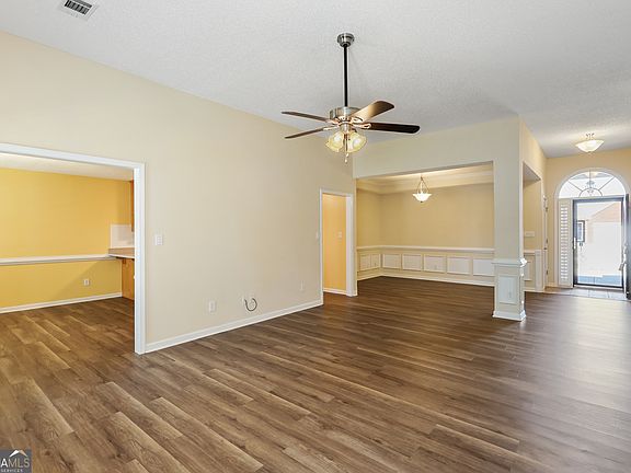 4th image of 1496 Empress Dr