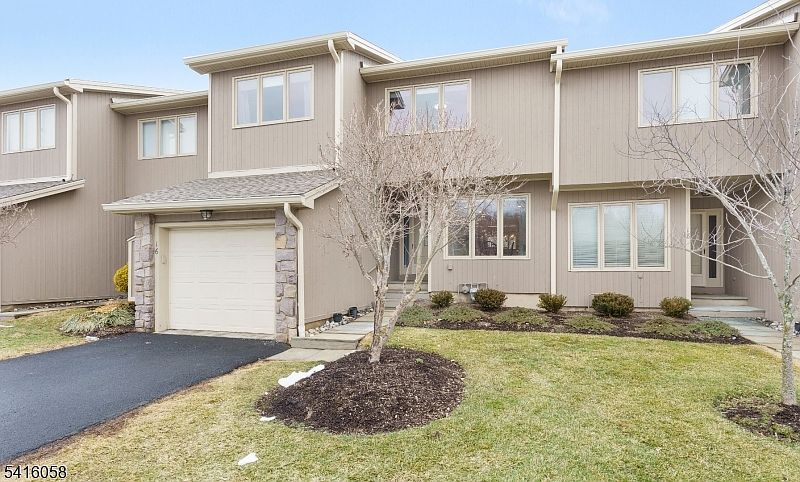 1st image of 16 Riggs Ct