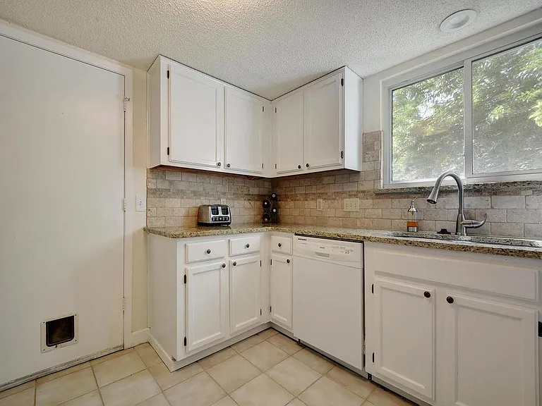 8421 Spring Valley Dr — Photo 7
