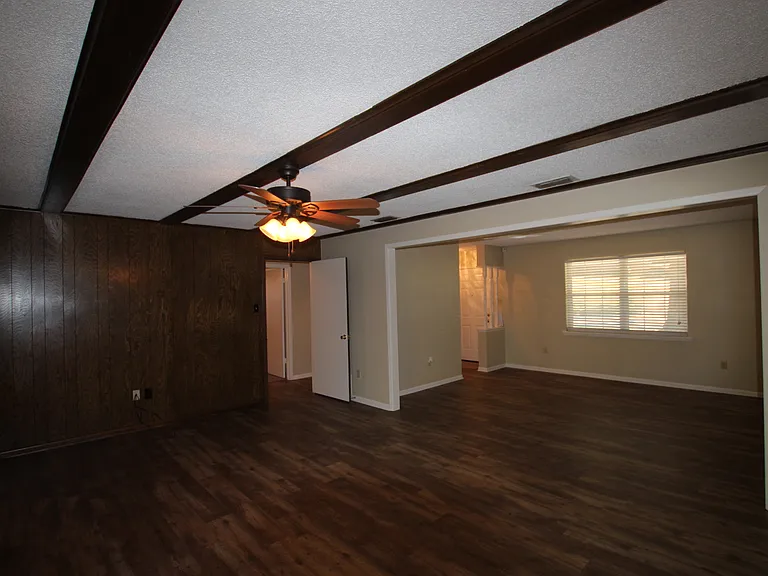 800 Rhodes Dr — Photo 6