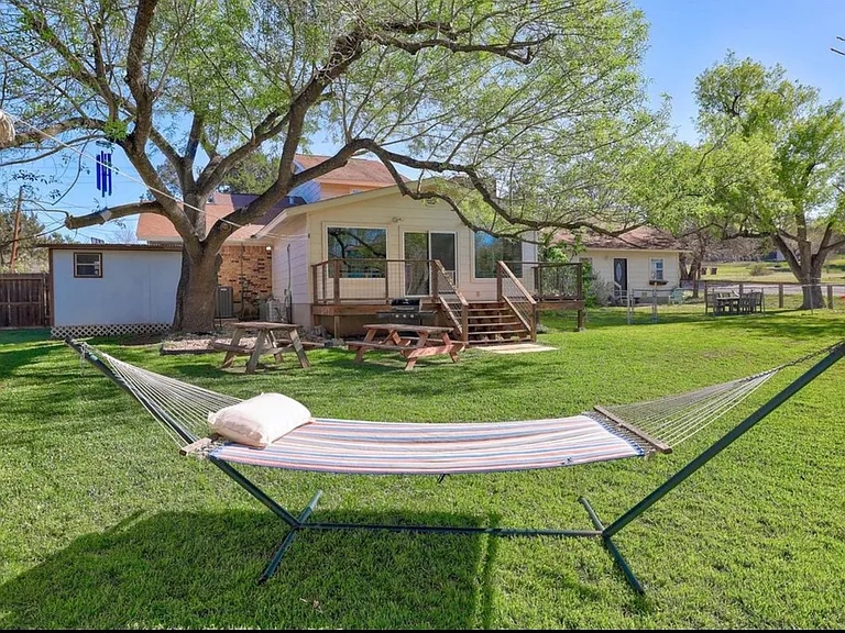 8207 Espanola Trl — Photo 35