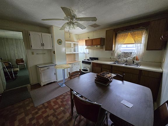 3rd image of 912 N Greenbrier Ave