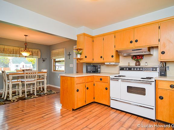 3rd image of 6297 Balsam Dr