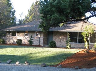 8320 SE 42nd St, Mercer Island, WA 98040