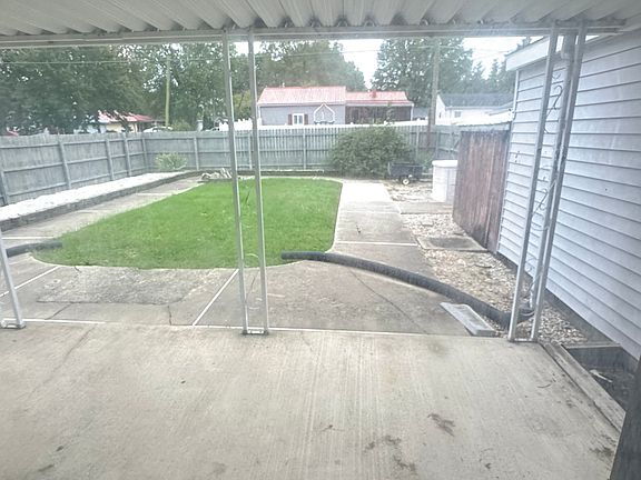 3rd image of 605 Linlawn Dr