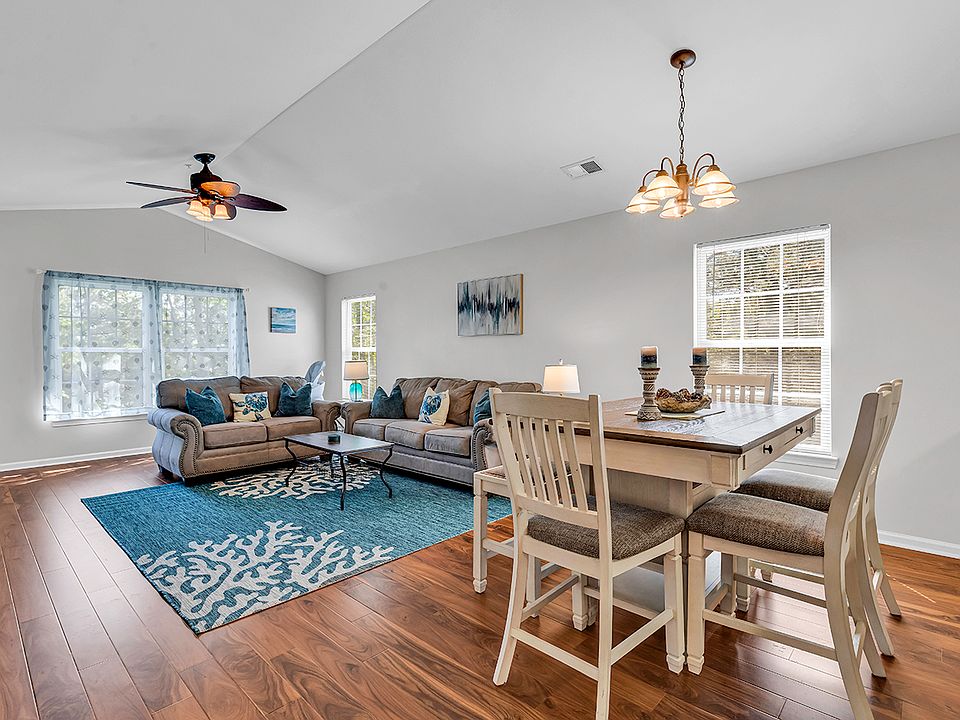 Dining room table with seating for 6