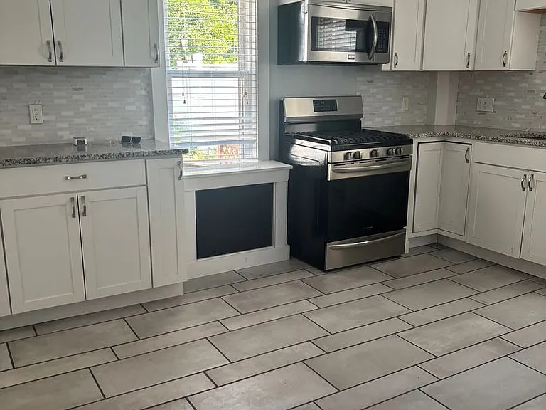 409 Parade St — Photo 8