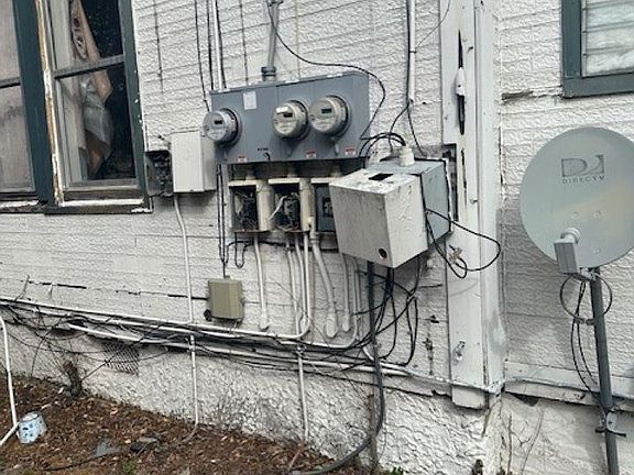 4th image of 942 Roland St #3