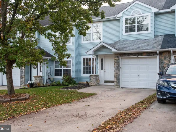 4 Park Side Dr, Sicklerville, NJ 08081