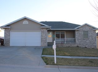 5711 Harding Dr, Lincoln, NE 68521