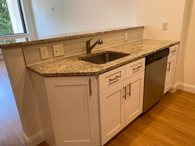 Red Oak at 875 Elm Street — Photo 43